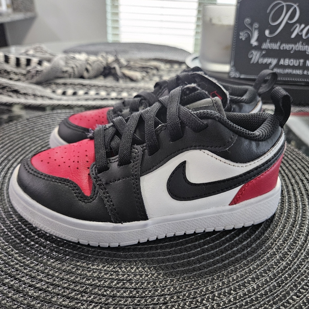 Nike Kids' Black and Red Sneakers